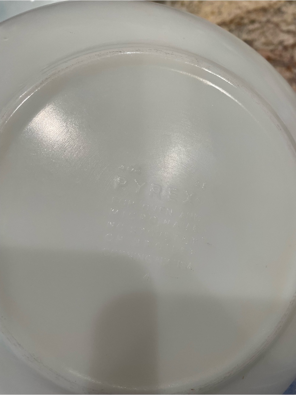 Vintage Pyrex 404 Mixing Bowl with Gold on white Butterfly pattern - Picture 12 of 14